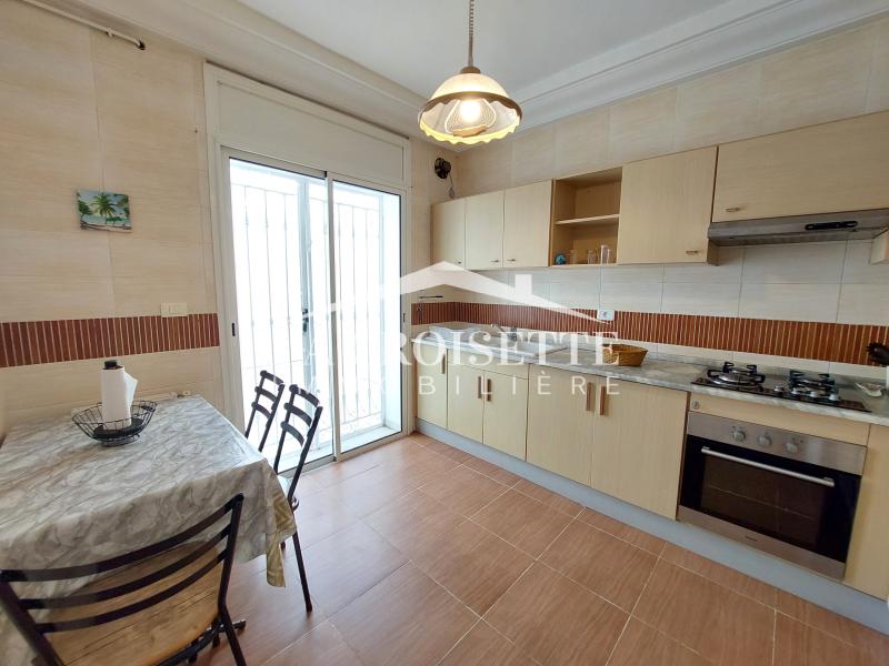 Duplex avec jardin S+4 meublé  à La Marsa